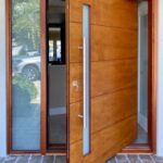 Pivort doors